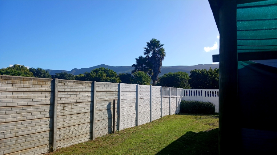 4 Bedroom Property for Sale in Sandbaai Western Cape